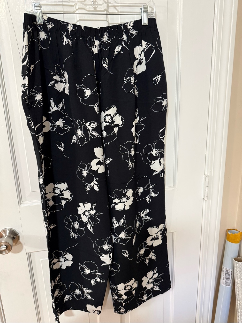 Silhouette – Black & White Floral Wide-Leg Pants- size 1X
